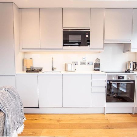 Two Bed Flat With Wrap Around Terrace Near Legoland, Windsor, Tube Station Apartment Slough Ngoại thất bức ảnh