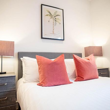 Two Bed Flat With Wrap Around Terrace Near Legoland, Windsor, Tube Station Apartment Slough Ngoại thất bức ảnh
