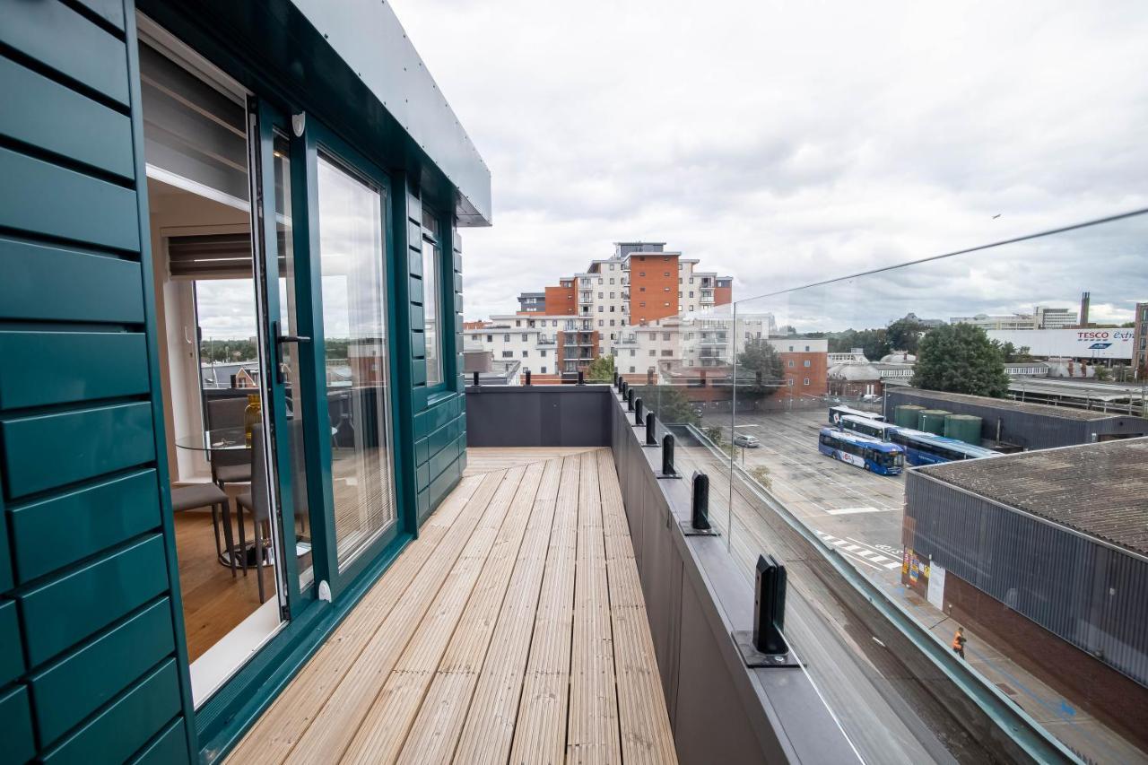 Two Bed Flat With Wrap Around Terrace Near Legoland, Windsor, Tube Station Apartment Slough Ngoại thất bức ảnh